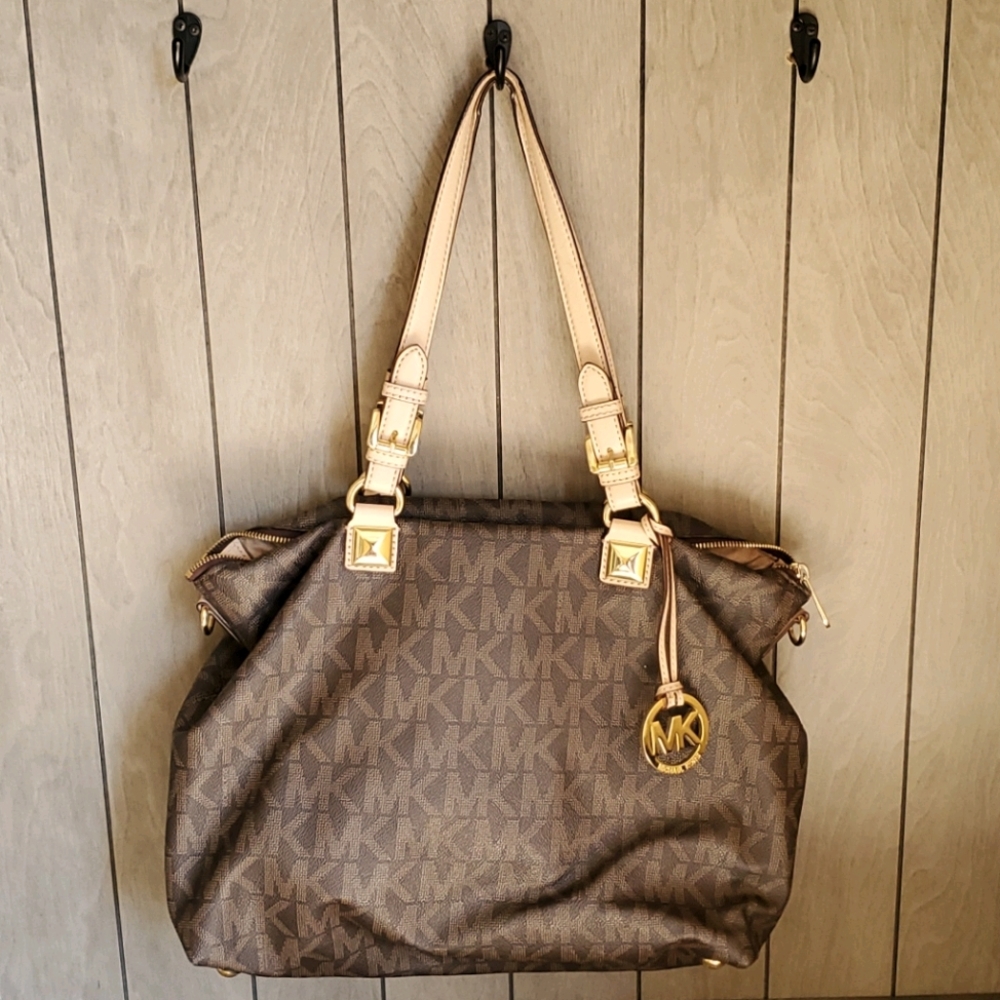 MK authentic shoulder handbag